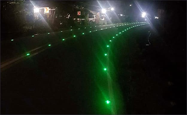 ¿Cuál es la distancia entre dos ojos de gato vial?